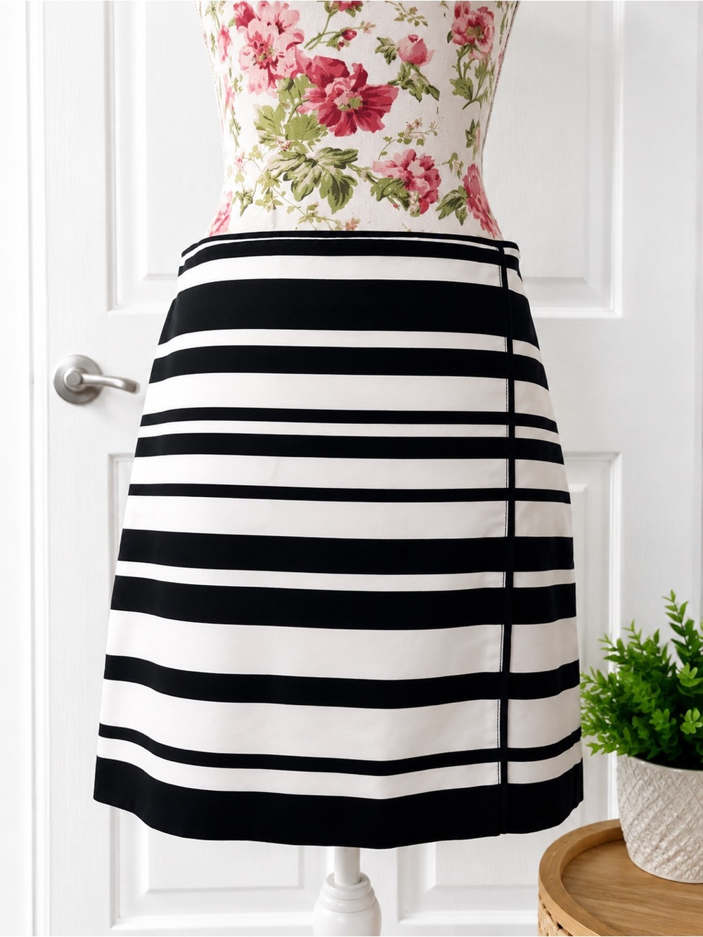 White House Black Market Size 6 Black White Striped Faux Wrap Pencil Skirt Lined